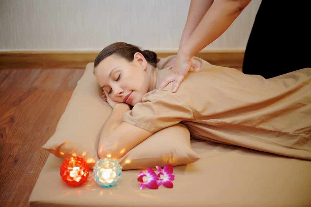 Massageliege für traditionelle Thai Massage in Schöftland